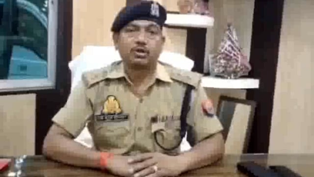 चक्की संचालक की हत्त्या,चार अभियुक्त गये जेल,एक फरार
संग्रामगढ़ पुलिस फरार अभियुक्त की तलाश, 
सीओ,रामसूरत सोनकर की बाईट