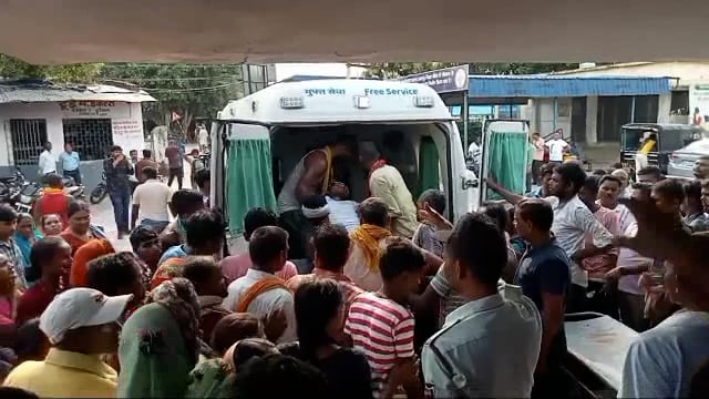 अमरपुर निबंधन कार्यालय के समीप दो बाईकों की हुई आमने-सामने टक्कर में तीन व्यक्ति गंभीर रूप से हुआ जख्मी