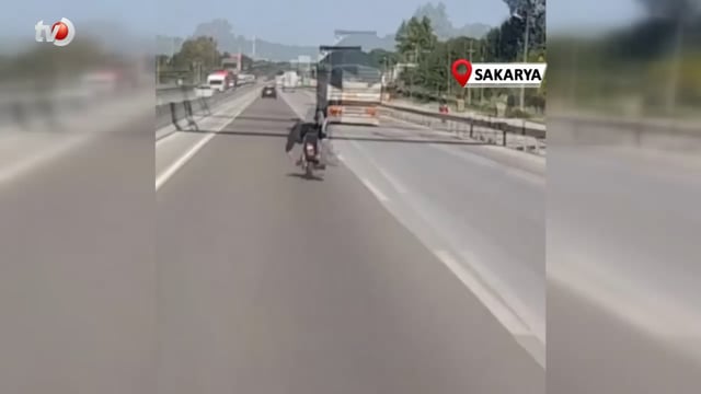 Trafik Magandasının Tehlikeli Motosiklet Yolcuğu Kamerada