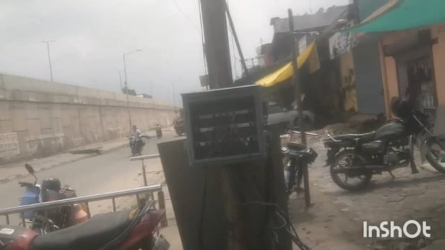 मथुरा बिजली के पोल के डब्बे खुलने के कारण हो सकता है बड़ा हादसा नेशनल हाईवे सर्विस रोड मथुरा