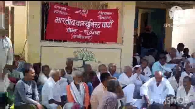 सूर्यगढ़ा -गरीबों की समस्या को लेकर भारतीय कम्युनिस्ट पार्टी के द्वारा दिया गया धरना प्रदर्शन।