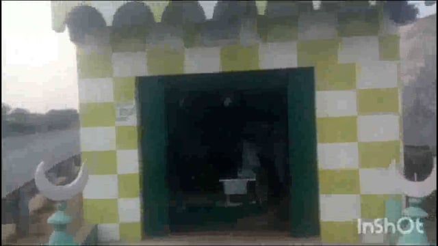 मथुरा आगरा नेशनल हाईवे द्वापर रेस्टोरेंट के बराबर में सैयद बाबा की मजार की है काफी मान्यता 