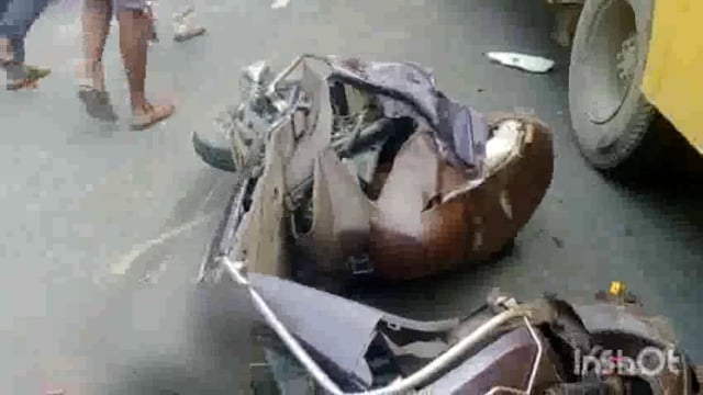 स्कूटी सवार महिला को स्कूली बस ने रौंदा स्कूटी सवार महिला हुई गंभीर रूप से घायल