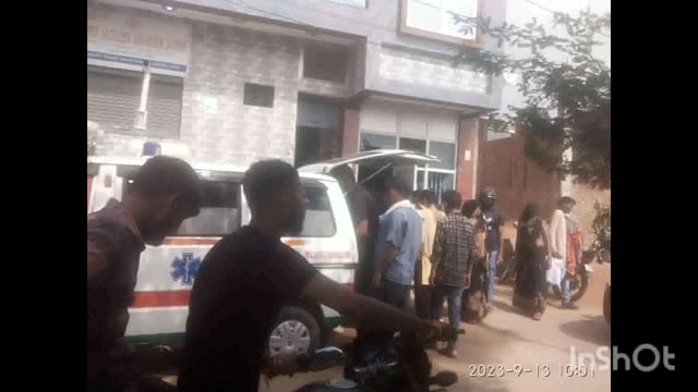 थाना रिफाइनरी रॉयल कृष्णा हॉस्पिटल बमोरी गांव के व्यक्ति को बुधवार दर्द के कारण भर्ती कराया गया 2 घंटे बाद हुई मौत