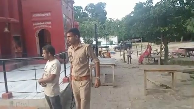 वजीरगंज के सिद्ध पीठ बाबा बालेश्वर नाथ मंदिर का कजरी तीज को लेकर थानाध्यक्ष ने किया निरीक्षण, दिया आवश्यक दिशा-निर्देश 