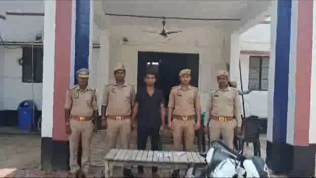 जेठवारा पुलिस ने टाइनी शाखा संचालक से हुयी लूट को तीन दिन में किया खुलासा, एक अभियुक्त गिरफ्तार,लूट के रुपये बरामद, गये जेल
एएसपी रोहित मिश्रा की बाईट
