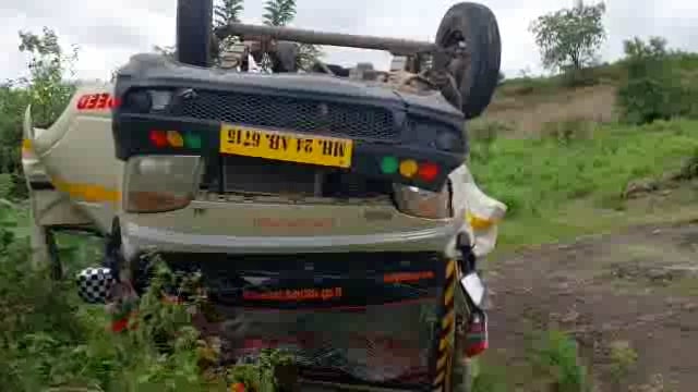 तोंडार पाटी जवळ कार व मॅजिक टेम्पोचा अपघात,टेम्पो चालक जखमी