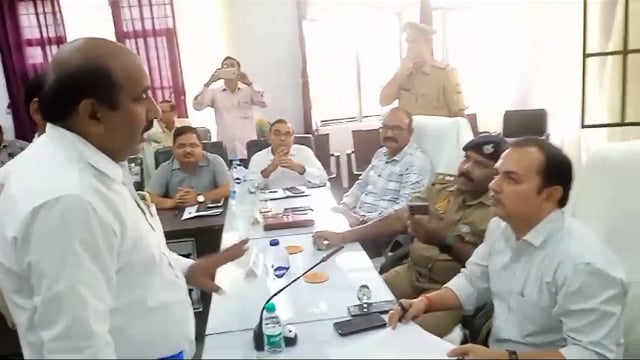 कानपुर देहात संपूर्ण समाधान दिवस के अवसर पर डेरापुर में सुनी गई जन समस्याएं