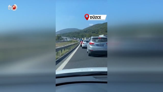 Karşı Şeride Geçen Otomobilde 1'i Çocuk 4 Kişi Yaralandı