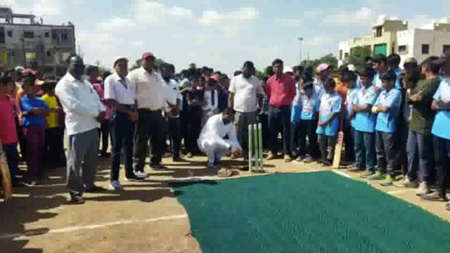 आटपाडी तालुका शालेय क्रिकेट स्पर्धेचे उद्घाटन