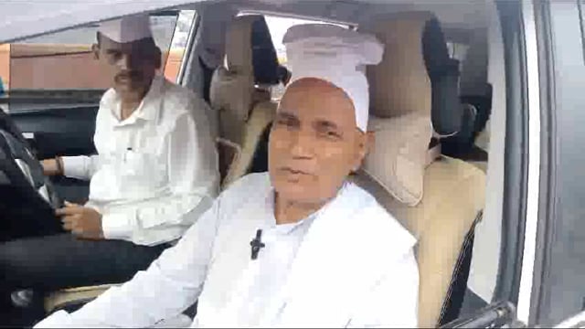 सर्वज्ञ चक्रधर स्वामी यांच्या अवतार दिनानिमित्त बुलढाणा शहरातून निघाली भव्य शोभायात्रा