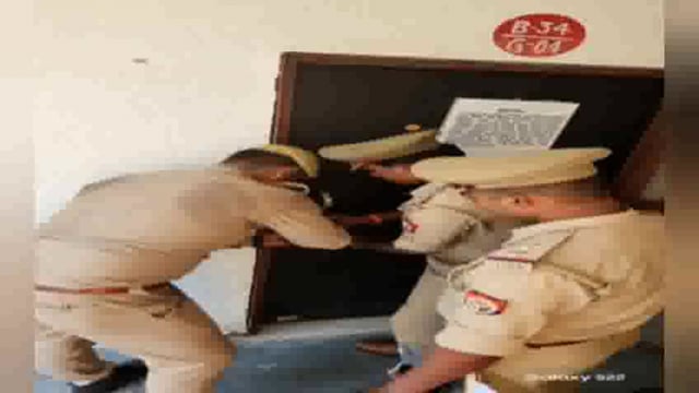 माफियाओं को मिट्टी में मिलाने का कार्य जारी, गैंगेस्टर लीडर की करोड़ो की चल-अचल संपत्ति जब्त किया गया
माफियाओं मे हड़कंप मचा,कोने अतरे दुबकने को मजबूर