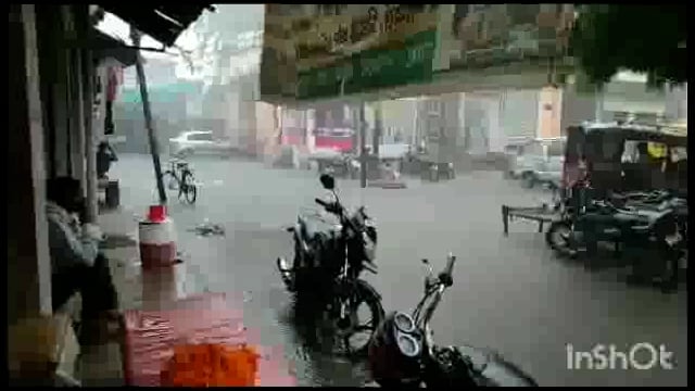 थाना फरह नगर पंचायत अध्यक्ष सालिगराम बटीया विकास के लिए भरपूर प्रयास कर रहे हैं झमाझम बारिश के कारण हुआ जल भराव