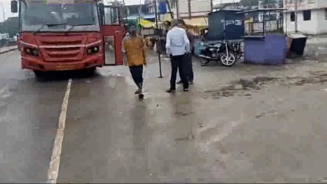 आलापल्ली येथील बसस्थानकाची दुरवस्था; बसेस होताहेत भंगार