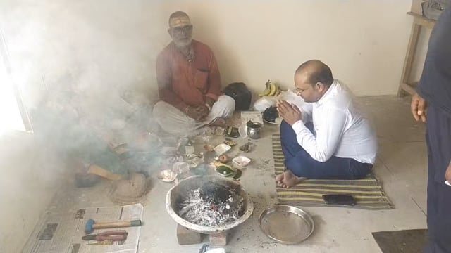 प्रतापगढ़ जिले के कुंडा डिवीजन के विद्युत उपकेंद्र विहार परिसर में विश्वकर्मा जयंती के पर्व पर अवर अभियंता ने किया पूजन,