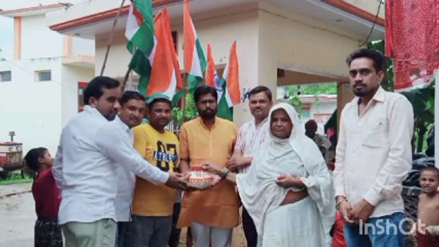 मोदी के जन्मदिन के अवसर पर भाजपायों के द्वारा शिवालयों में जलाभिषेक करने के साथ-साथ घर-घर मिट्टी का किया गया संकलन