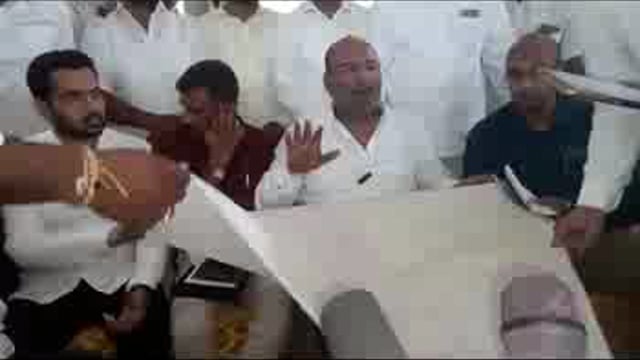 पाण्याच्या प्रश्नाचे राजकारण करू नका  खा संजय काका पाटील पाण्यापासून वंचित गावच्या  ग्रामस्थांसह अधिकाऱ्यांची वायफळेत बैठक