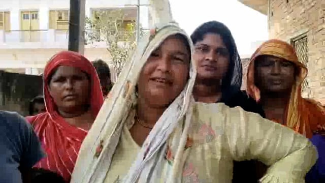 औरैया जनपद, डॉलर की दबंगई से, कार्ड धारक तो नहीं मिल रहे हैं राशन ग्रामीण वालों ने उच्च  अधिकारियों से शिकायत की बात kah