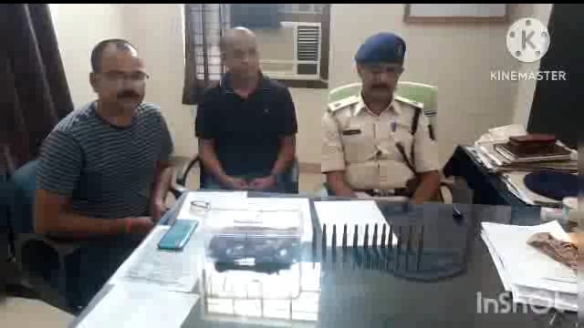 सूर्यगढ़ा -छापेमारी के दौरान वारंटी फरार मौके पर तीन पिस्तौल एवं 12 जिंदा कारतूस बरामद किया गया।