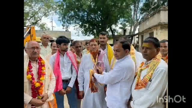 फरहा नगर पंचायत अध्यक्ष सालिग राम बटीया द्वारा पानी की पाइपलाइन और पानी की टंकी का उद्घाटन किया गया