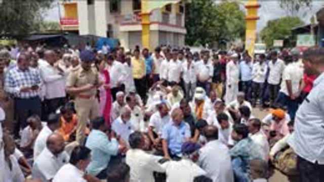 ,तासगाव भिवघाट रस्त्यावर अडीच तास चक्का जाम : पाणी सुरू केल्यानंतर उपोषण स्थगित