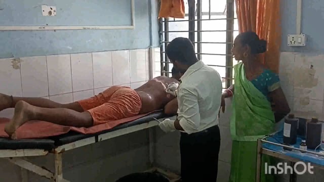 लखीसराय जिले के रामगढ़ चौक थाना क्षेत्र के भंवरिया गांव स्थित खेत में काम करने के दौरान बिजली का करंट लगने से जख्मी