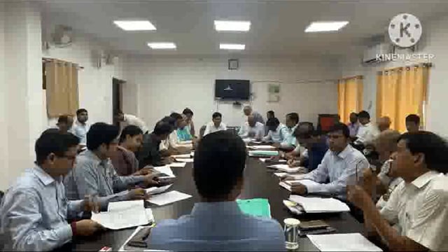 जिलाधिकारी ने लंबित पत्रों के निष्पादन में तेजी लाने का दिए निर्देश