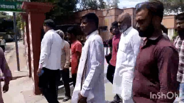 कब्रिस्तान की जमीन पर भूमाफिया कर रहे है अवैध कब्जा डीएम से की गई शिकायत