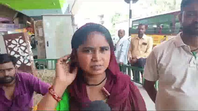 महिला ने दबंग पर गाली गलौज व मारपीट करने का लगाया आरोप वरिष्ठ पुलिस अधीक्षक से कार्रवाई की मांग की