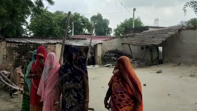 बिहार ब्लॉक के हरदोपट्टी में ग्रामीण महिलाओं ने कोटेदार पर लगाया घटतौली करने का गंभीर आरोप क्षेत्र में बना चर्चा का विषय