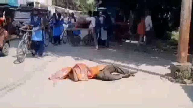 नवाबगंज थाने से चंद कदमों की दूरी पर पड़ा रहा अज्ञात व्यक्ति का शव