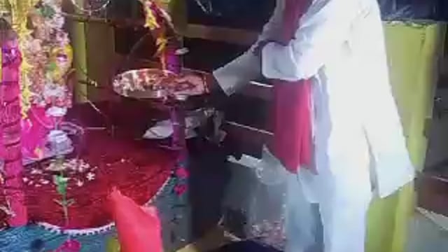 नगवा में गणेश पूजा महोत्सव में पहुंचे प्रधान स्वामीनाथ सिंह ने किया पट्टी अनावरण, लोगों में कराया प्रसाद वितरण, 