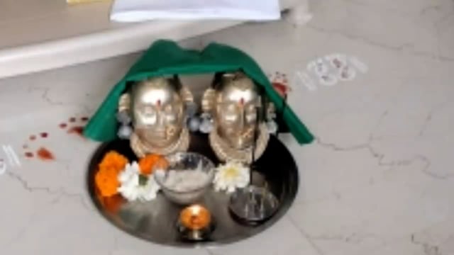 सोन्याच्या, माणिक मोत्याच्या पावलांनी असे म्हणत गौरीईचेआगमन