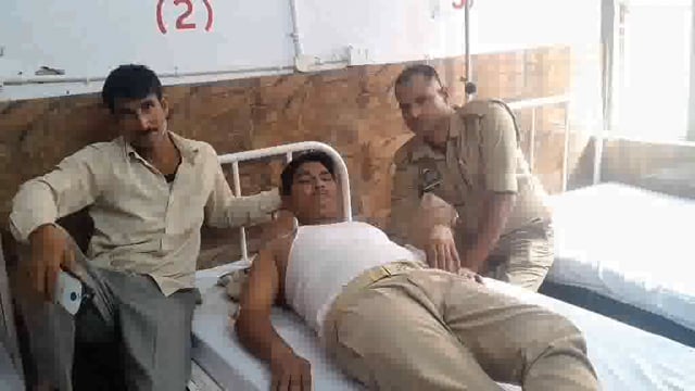 चांदपुर पुलिया के पास में डायल 112 व पिकअप में आमने-सामने हुई भिड़ंत तीन लोग हुए चोटिल