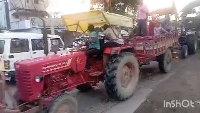 इटियाथोक क्षेत्र में गणेश उत्सव की धूम, गाजेबाजे के साथ रंग गुलाल उड़ाते हुए पूरे बाजार में गणेश प्रतिमाओं को घुमाया गया