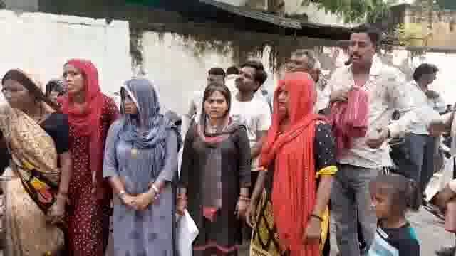 महिला की धोखाधड़ी से दर्जनों परिवार परेशान पीड़ितो ने भू माफिया के खिलाफ खोला मोर्चा