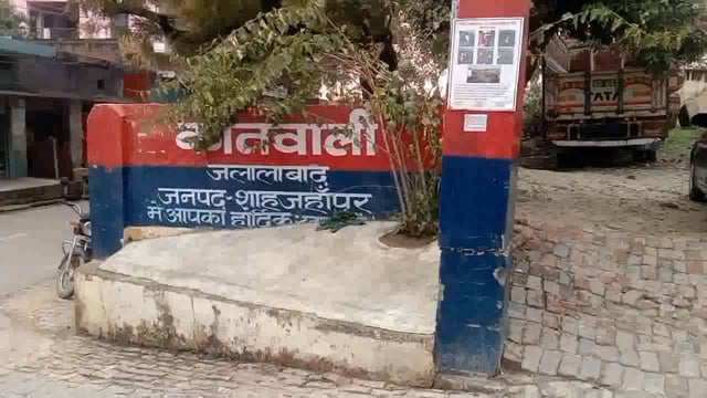 शाहजहांपुर जलालाबाद क्षेत्र के गांव गुरगवा की मोड पर बाइक चालक कांपायन से टकराया, हुआ घायल,हालत गंभीर जिला अस्पताल रेफर