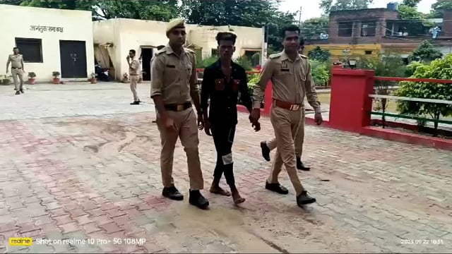 गांव रामपुर बैन तिराहे से शातिर चोर गिरफ्तार ,अवैध सलाह सहित चोरी किए गए आभूषण व मोटरसाइकिल बरामद, भेजा जेल 