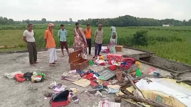 चौकी क्षेत्र डुमरियाडीह के बालेश्वर नाथ मंदिर से चंद कदम की दूरी पर एक घर से चोरों ने जेवर व नकदी पर किया हाथ साफ 