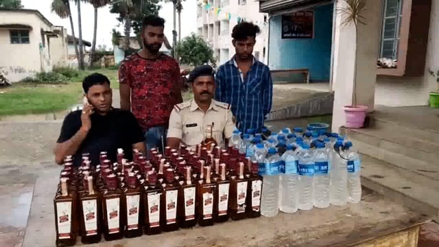 बलमचक पुल के पास से धोरैया थानाध्यक्ष ने 67 बोतल विदेशी तथा 30 लीटर देसी शराब के साथ दो कारोबारी को धर दबोचा