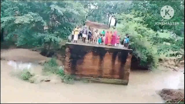 बारिश से पुल क्षतिग्रस्त, ग्रामीणों का मुख्य सड़क से संपर्क टूटा ,पुल मरमती को लेकर ग्रामीणों ने किया प्रदर्शन