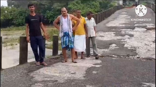 बाढ़ में ध्वस्त बहोरना पुल के दोनों तरफ दीवार खड़ी कर विभाग ने पुल से आवाजाही  पर लगायी रोक