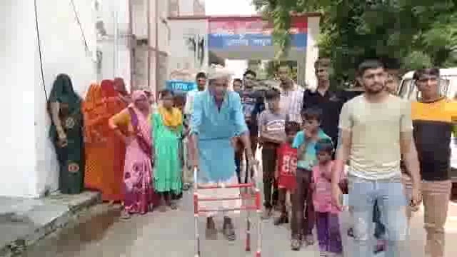 उसपर जानलेवा हमला करने वाले बना रहे राजीनामा का दबाव