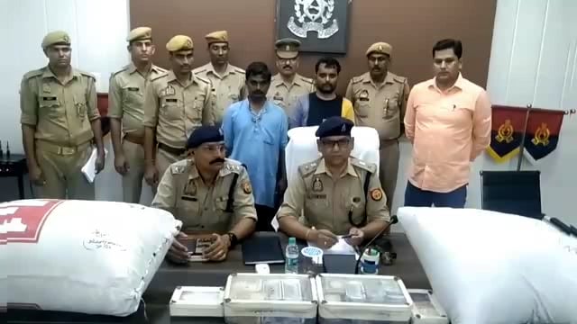 गोवर्धन लाखों का गांजा बरामद महिला सहित तीन गिरफ्तार