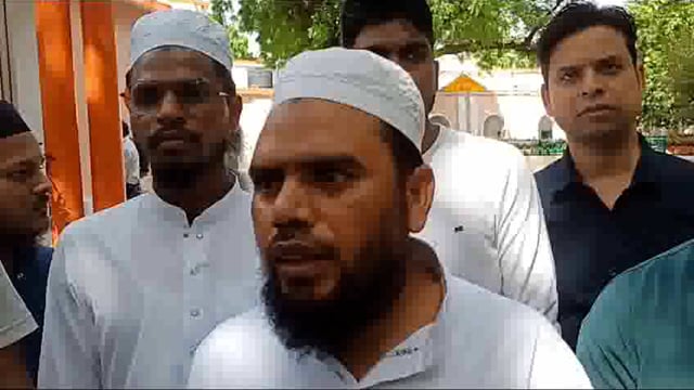 बहराइच जिला के एक निजी स्कूलों में कक्षा 9 का वीडियो सोशल मीडिया पर वायरल हो रहा है 