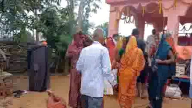 आनंदपुर ओ पी क्षेत्र अंतर्गत केन्दुआर के दुबे मंदिर में श्रद्धालुओं की भारी भीड़ ब्रह्म भोज के साथ हुआ संपन्न 