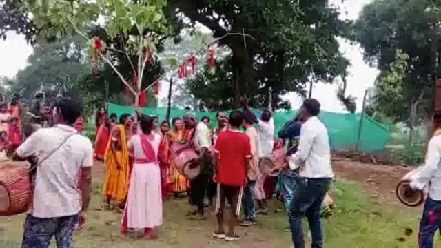 सरगुजा की पारंपरिक त्योहार कर्मा नृत्य 