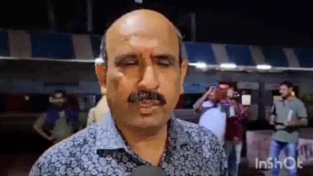 मथुरा जंक्शन पर ट्रेन हादसा हो गया यहां गाजियाबाद से आई ईएमयू ट्रेन पटरी छोड प्लेटफार्म पर दौड़ी