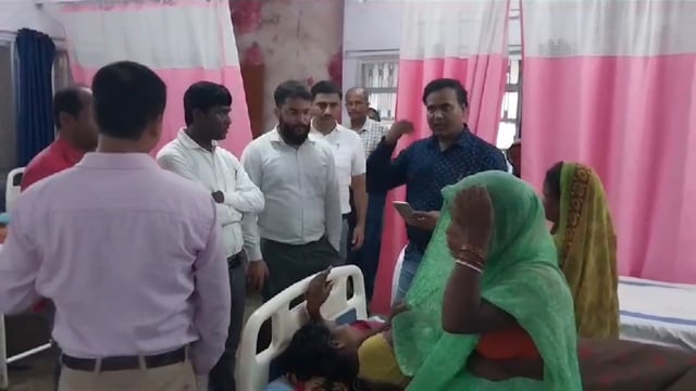 कायाकल्प की टीम ने रेफरल अस्पताल का निरीक्षण किया अस्पताल में मिलने वाली सुविधाओं को लेकर मरीज से ली जानकारी   