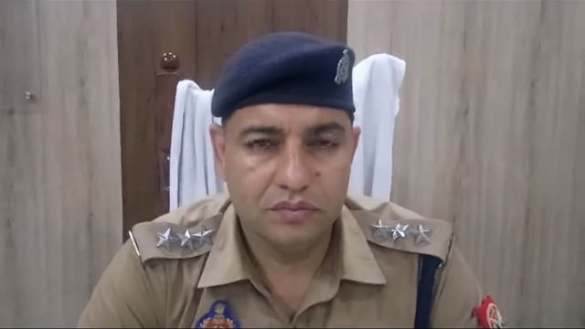 जनपद संभल के कैला देवी थाना क्षेत्र की महिला ने गांव के व्यक्ति पर लगाए गंभीर आरोप जानकारी देते CO जितेंद्र कुमार